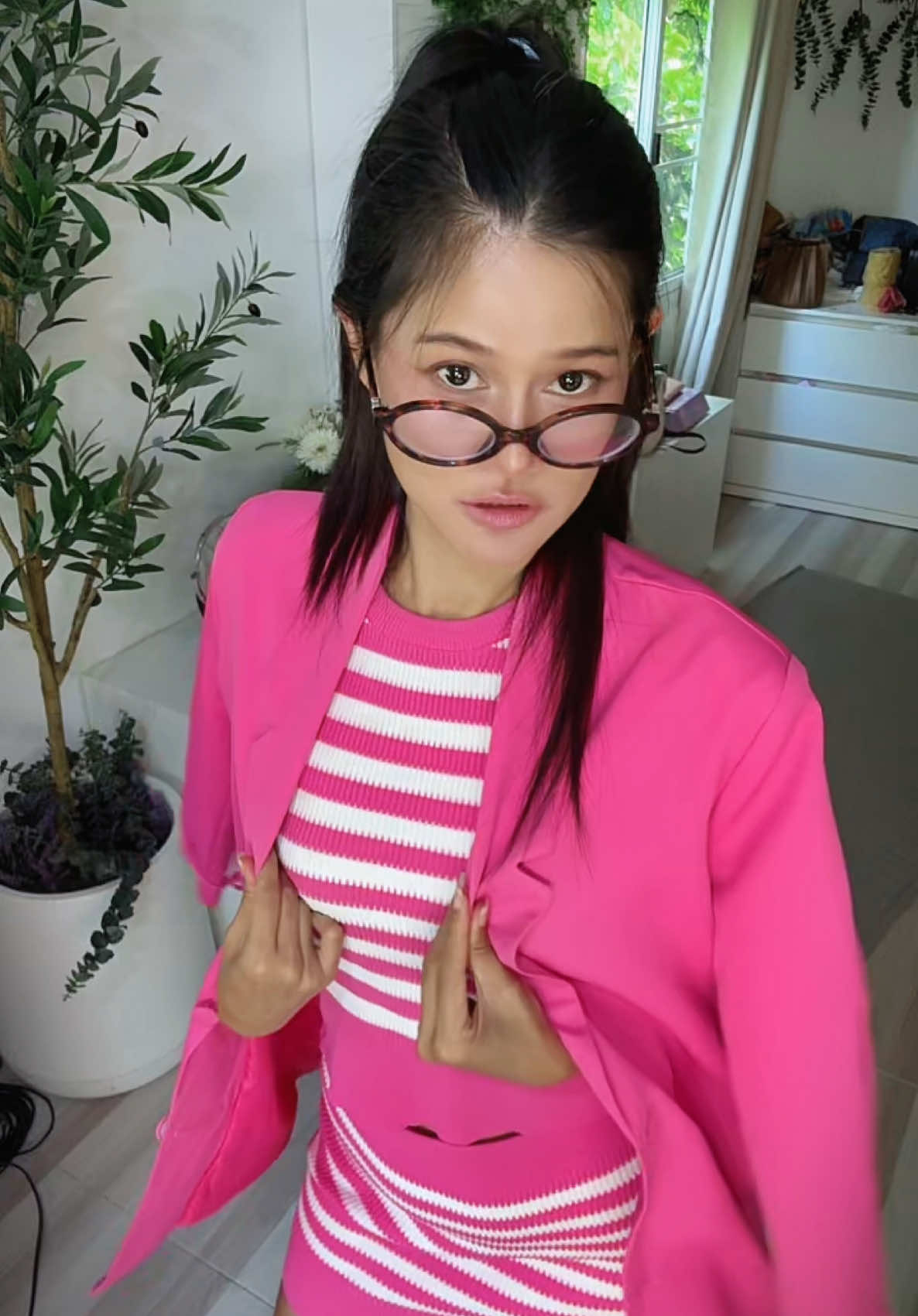 OOTD ลุคสีชมพูไปเลยจ้า #tiktoklooks #creatorsearchinsights #outfit #OOTD #ootdfashion 