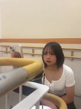 自分のtiktokと見つめ合うりこさんです。 @り #岡山 #10 #11 #友達があかちゃん #友達がかわいい 