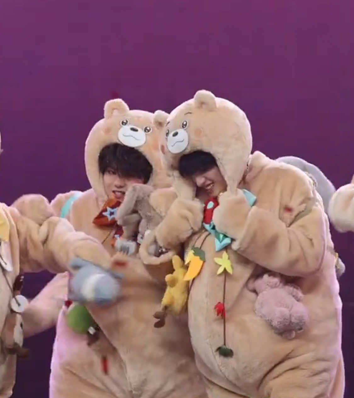 Lại nhớ 2 bé gấu hồi xưa rùii🥺  #zhusu #chuto #zhuzhixin #suxinhao #朱苏 #朱志鑫 #苏新皓 #棍铲 #chutô #chuchiham #totanhao #sdfj #fyp #congtaccuoi #zzx #sxh 