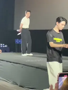 oh noo my boy is not well today😢 pboun jaga kesehatan please, kelihatan banget pboun lagi ga enak badan, wajahnya pucat, lemes, kayanya kedinginan juga makanya pakai jaket... prem jangan lupa jagain hiamu ya sayang, takut pboun tumbang🙏😭 #bb0un #prem_space #bounprem #fyp 