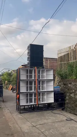 2,7ohm panggah tedas😭#teamtandugankofficial #bintangadproduction #bintangadcustomboxsoundsystem #f118bybintangad #soundsyatemmalang 