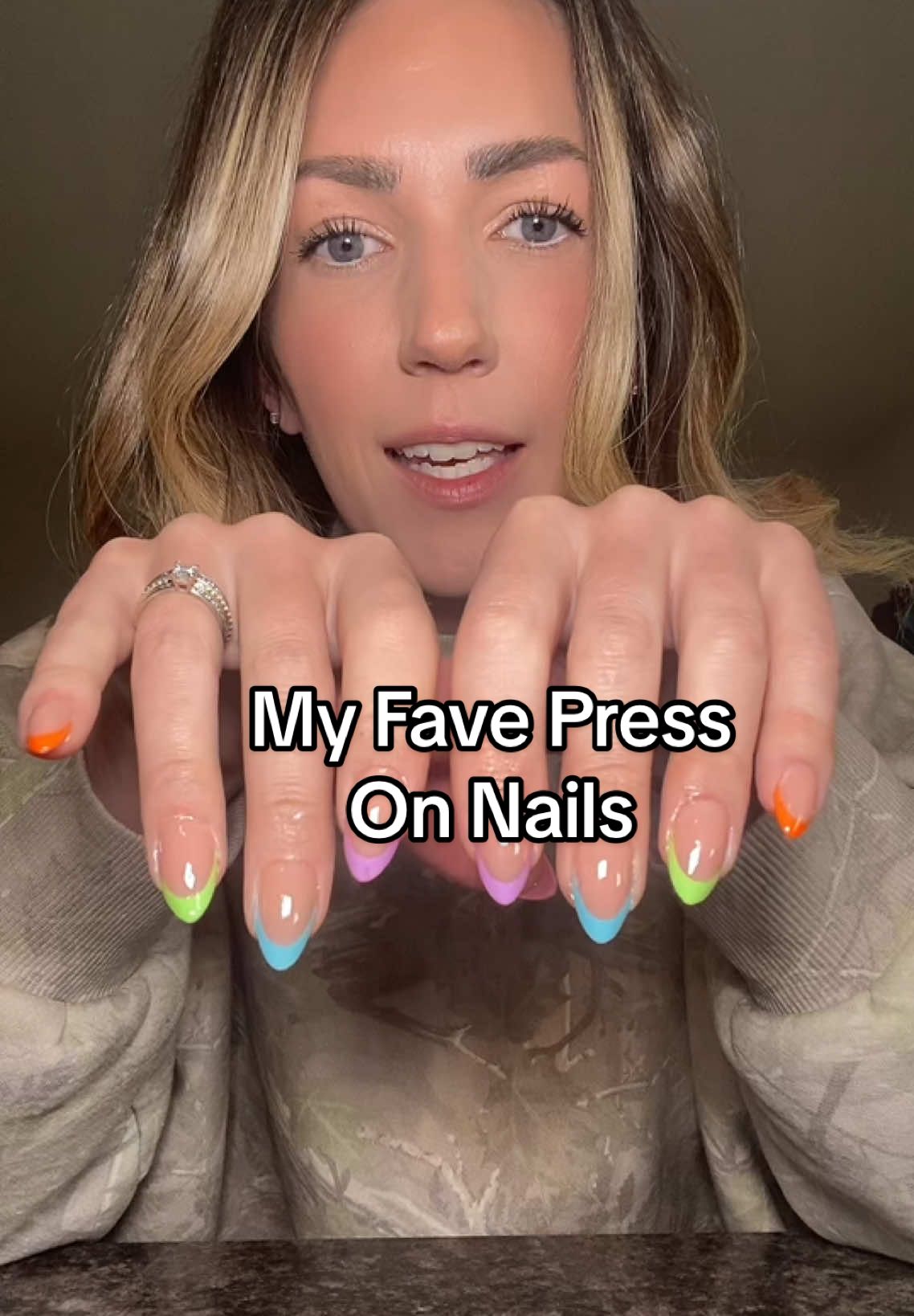 They pass the bend test and I love that you can choose the tip style for a design of nails you want! Obsessed with @BTArtbox Press On #btartboxnails #pressonnails #pressonnailstutorial #pressonnailset #nailsathome #glueonnails #glueonnailsets 
