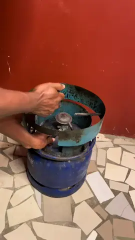 Utilisez vos Faitouts (bouteilles de gaz B6) en toute sécurité avec le brûleur à gaz SIMPRA  SIMPRA est un brûleur à gaz de qualité qui réduit les risques d’explosion du gaz Faitout Brûleur SIMPRA: 15.000frCfa Vendu avec tous les accessoires Nous livrons partout en Côte d’Ivoire  Pour vos commandes,  contactez-nous au 01 52 800 008 #cotedivoire🇨🇮 #cuisine #gaz #faitout #simpraci 