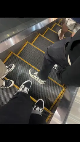 เพราะใส่Vansแฟนเลยไม่มี😅#vanzดิว่ะ💯 #พิกัดลับปทุม