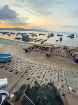 Cứ về đêm bao nhiêu nghĩ suy không thể không buồn…🖤