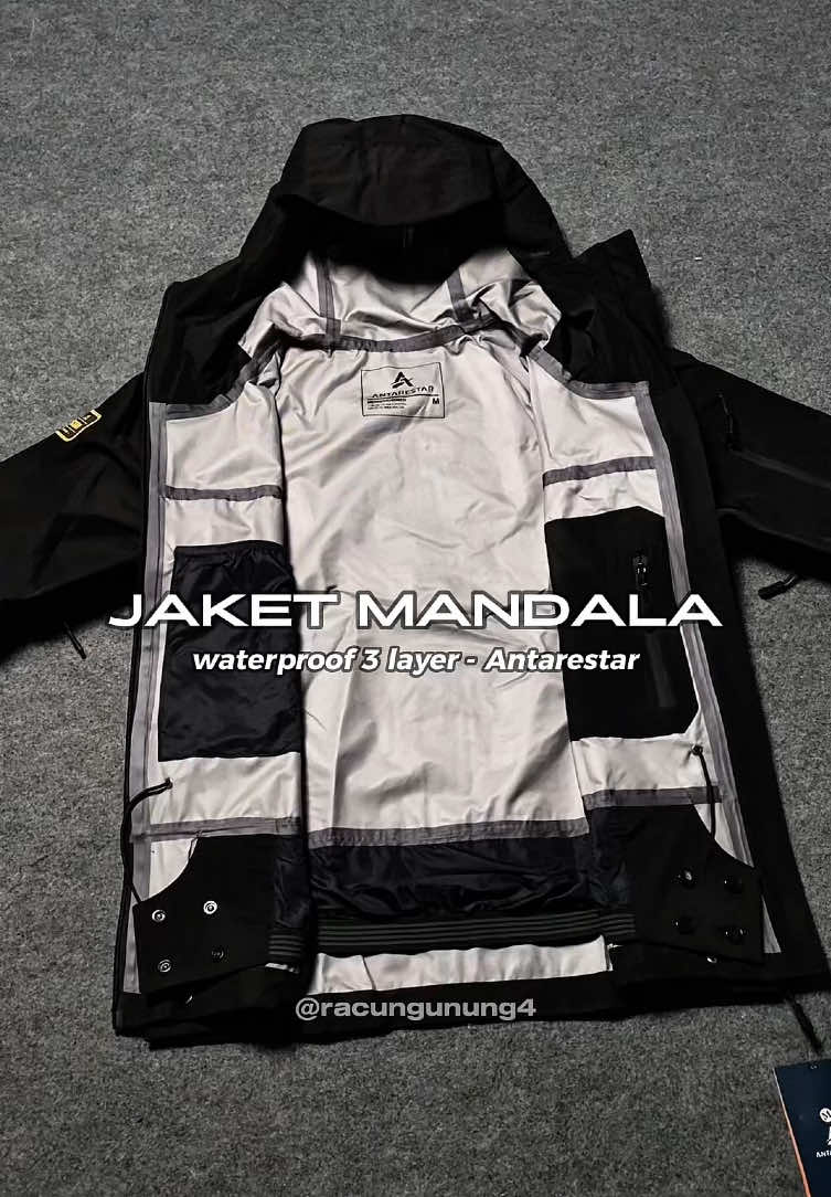 Hujan? Angin? Dingin? Tenang! jaket ini nggak baper. Waterproof 3 Layer – tahan cuaca, tahan mantan! Cocok buat kamu yang suka naik gunung, turun hati, atau males basah pas beli cilok. Buruan beli, sebelum langit makin ngambek! #jaket #jaketwaterproof #jaketgorpcore  #antarestar #jaketgunung #jakethiking #jaketmotoran #jaketantiair #jaketantiangin #jaketoutdoor 