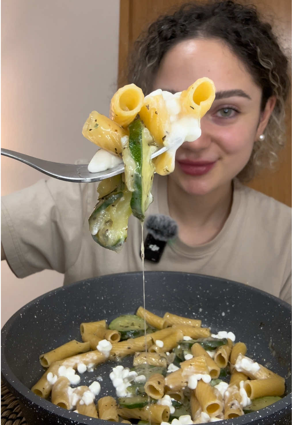 Pasta con zucchine e fiocchi di latte🍝🥒🧀 #recipesforyou #mukbangeatingshow #mukbangvideo #mukbangs #mukbangshow #mukbangeatingshowtiktok #girldinner #italiangirl #healthyfood #healthydiet #caloriedeficitmeals #caloriedefecit #fypシ #fyp #perte #asmr #asmrsounds #asmrvideo #asmrtiktoks #asmrfood #asmreating #asmrsound #asmrtiktok #asmrtriggers #asmr_tingles #eatwithme #eating #eat #eatingshow #eatinggood #eatinghealthy #eatingsounds #eatingasmr #eatingshowasmr #eatingfood #eatingsound #eatingshowmukbang #eatingvideo #FoodTok #FoodLover #pasta #pastatiktok #pastalover #pastarecipe #healthyfood #healthyrecipes #healthyrecipe #healthyrecipeideas #healthyfoodinspo #healthyfoodideas #healthyfoods #healthyfats #zucchini #cottagecheese #loveyourself #summeriscoming 