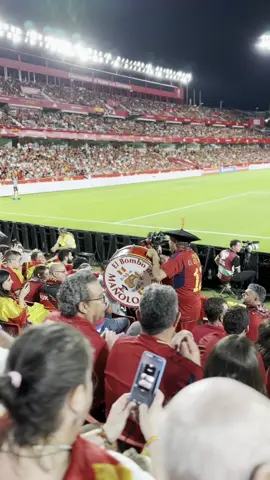 😢🥁 Muere Manolo el del Bombo, el famoso aficionado de La Roja que hizo vibrar a todo un país #manolo #manoloeldelbombo #deportes #deportesentiktok #laroja #seleccionespañola