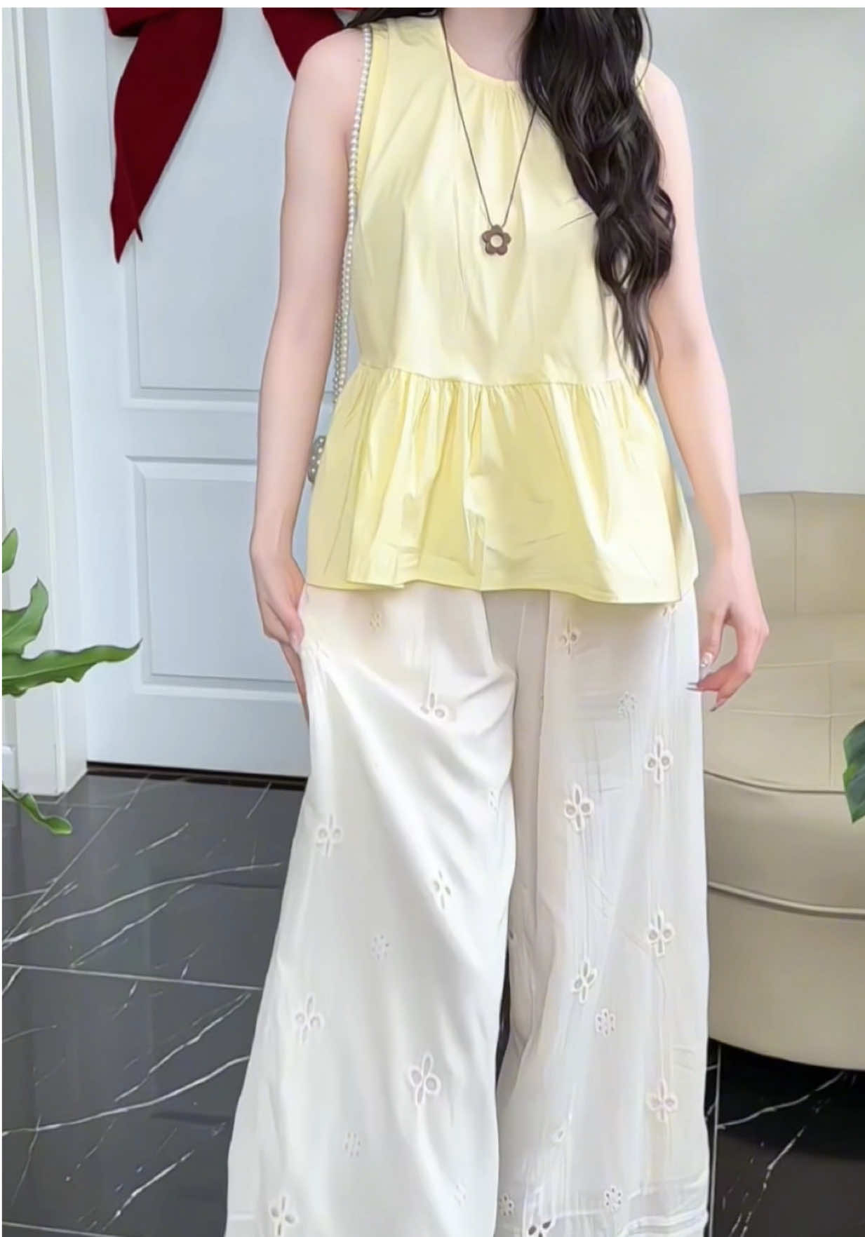 Set Áo Sát Nách Dáng Bồng Màu vàng kèm dây buộc nơ phối quần suông#setdonu #bodonu #thoitrangnu #xuhuong #outfit 