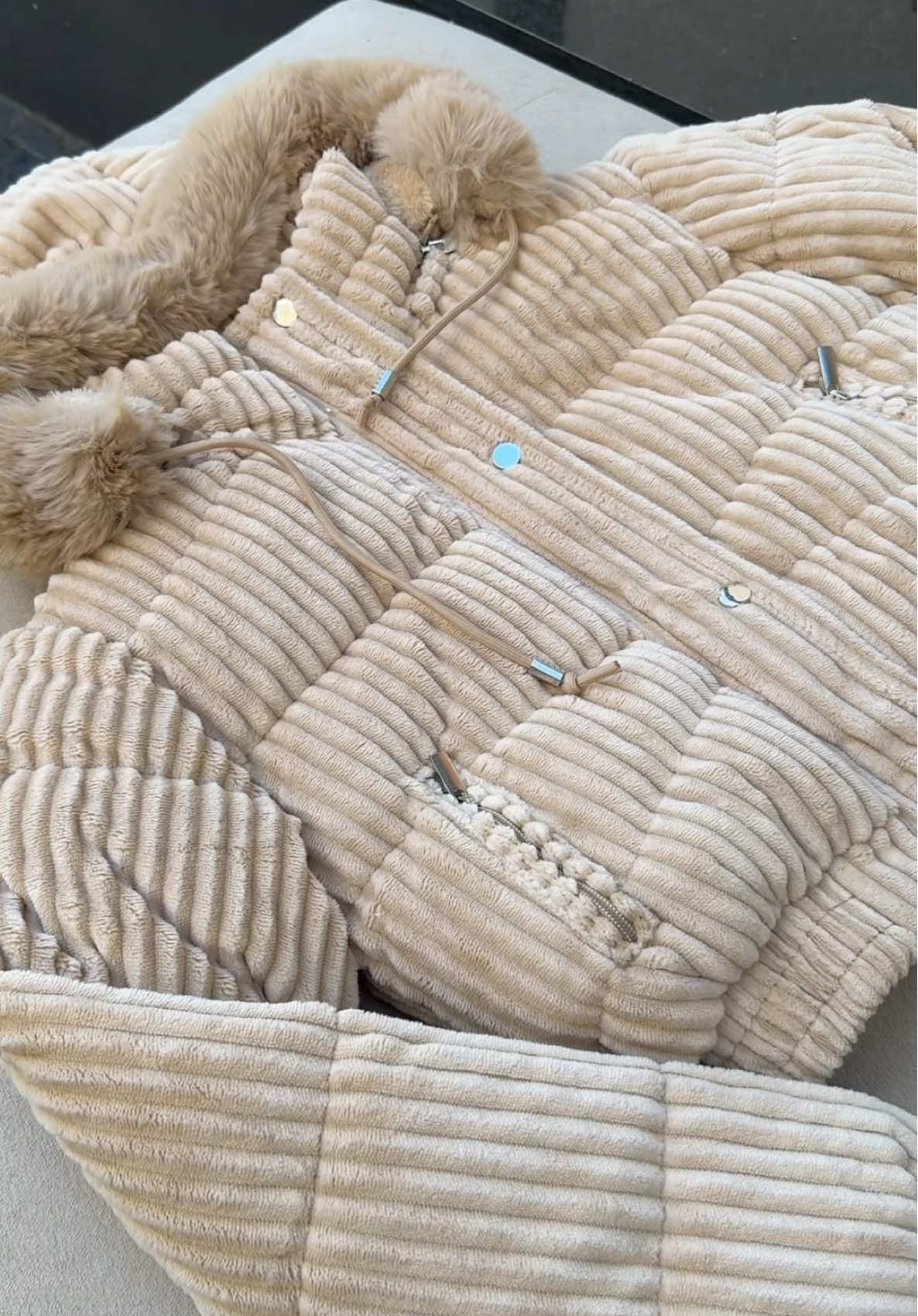 Vocês pediram PERFEIÇÃO… eu trouxe essa PUFFER Cotelê🤌🏻 . 269,99. Cores. P ao GG. . 📲 Garanta a sua pelo WhatsApp 3199452-4442  . 🇧🇷Enviamos para todo Brasil.  💳Parcelamos suas compras acima de 150,00.  Estamos na rede vizinha @Y.BARREIROOFICIAL
