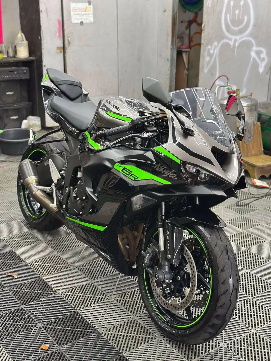 Kawasaki ZX6R 2024  Brandnew condition 1k+ odo only 1st owner Complete original papers With Original plate Registered 2 original keys Warranty booklet Manual booklet Loaded with accessories: PPF since day 1 worth 30k+ Original Titanium AR exhaust 30k+ Carbon Matris stabilizer Servo elminator installed TST integrated tail light Plate holder Tail tidy EVOtech radiator cover EVOtech front axle slider EVOtech Rear axle slider EVOtech Paddock spool EVOtech Tank pads 