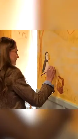 ‘I think we’ve found Banksy!’ Kate wows designer with her artistic drawing 🎨 #princesskate #princesscatherine #princessofwales #fyp #royalfamily #princewilliam #Scotland
