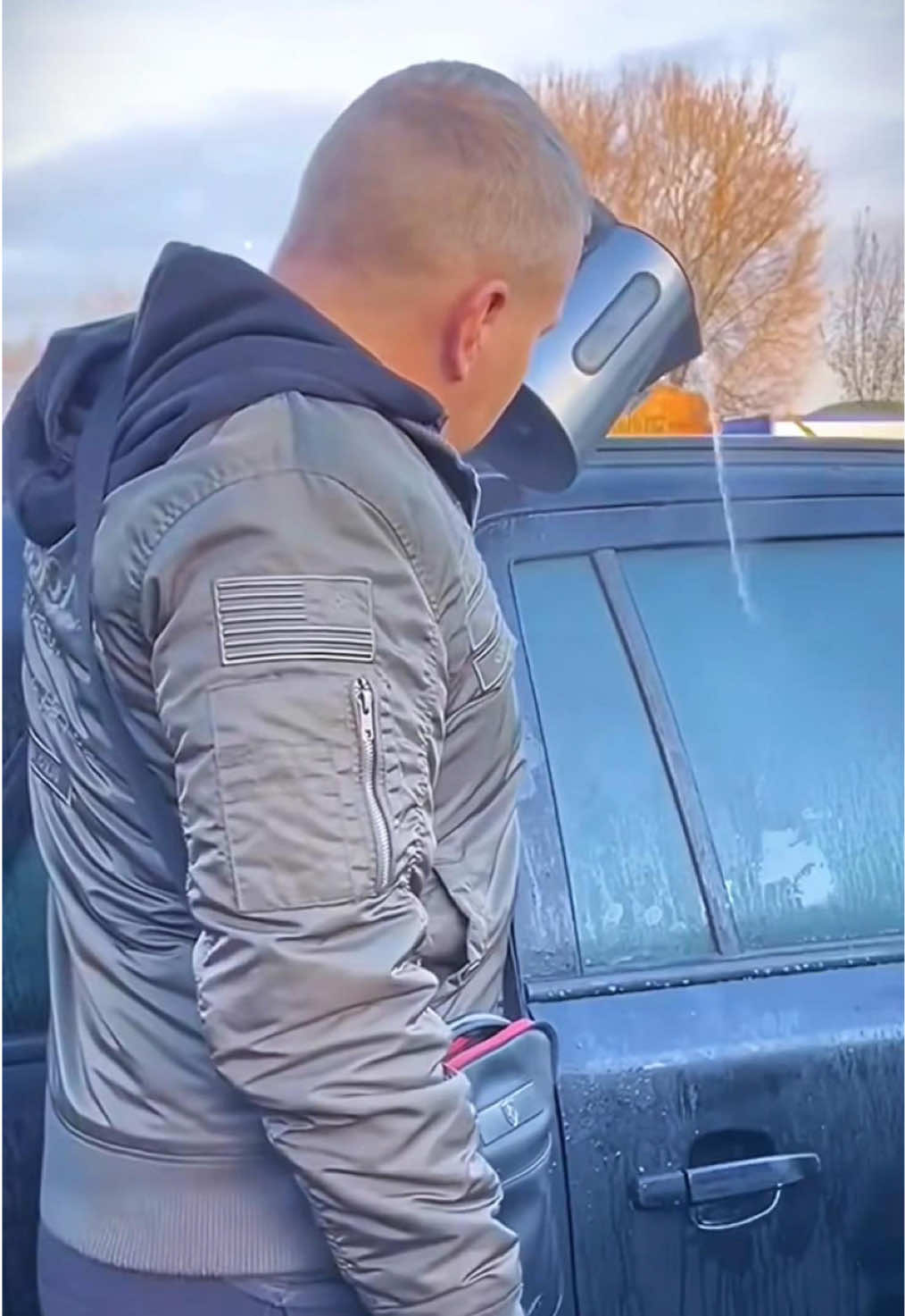 (1 minute) satisfied ice 🧊 #satisfying #ice #fyp #asmr #oddlysatisfying 