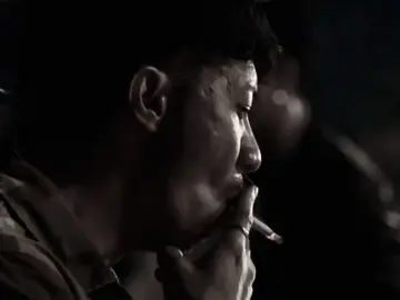 Xã hội bắt anh phải giỏi, người đời bắt anh phải giàu, gia đình bắt anh phải ngoan, nhưng có lúc anh mệt mỏi quá, ngoảnh đầu lại cũng chẳng có ai bên cạnh.! #xuhuong #tiktok #sad 