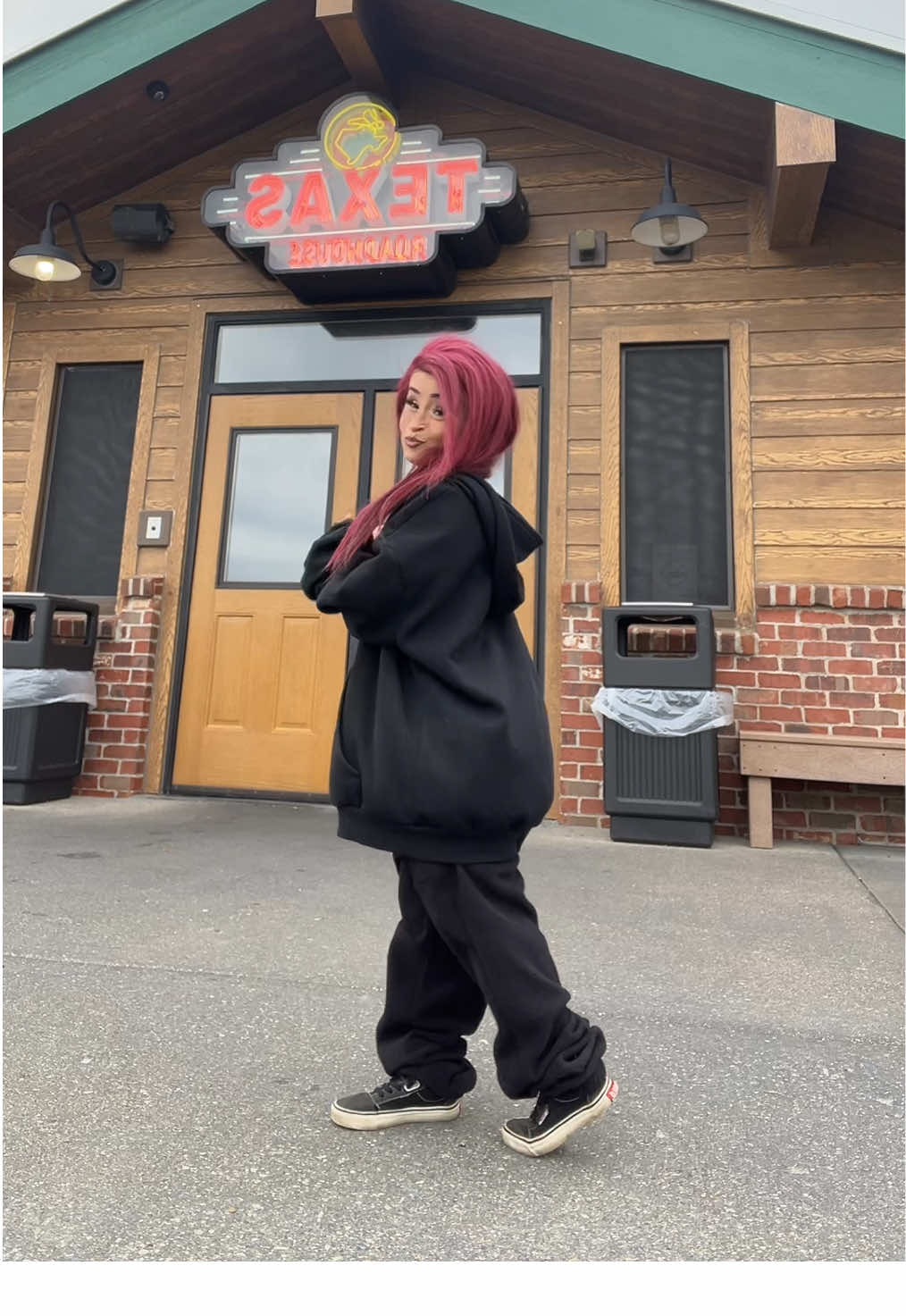 If You Met Me For Dinner What Would You Order From Here?! #fyp #foryoupage #4upage #texasroadhouse #texasgirl #feelingcomfy #steakhouse #FoodLover #familytime #littleperson #mom #33yearold #notachild #ADULT 