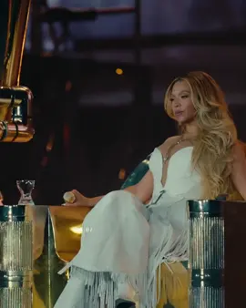 Sir Davis being served from the Robot🤌🏾✨🙂‍↕️ #beyonce #sirdavis #cowboycarter #cowboycartertour #robot #trending #foryoupage #foryoupage #virgo #Aura #queen #Tour #mood 