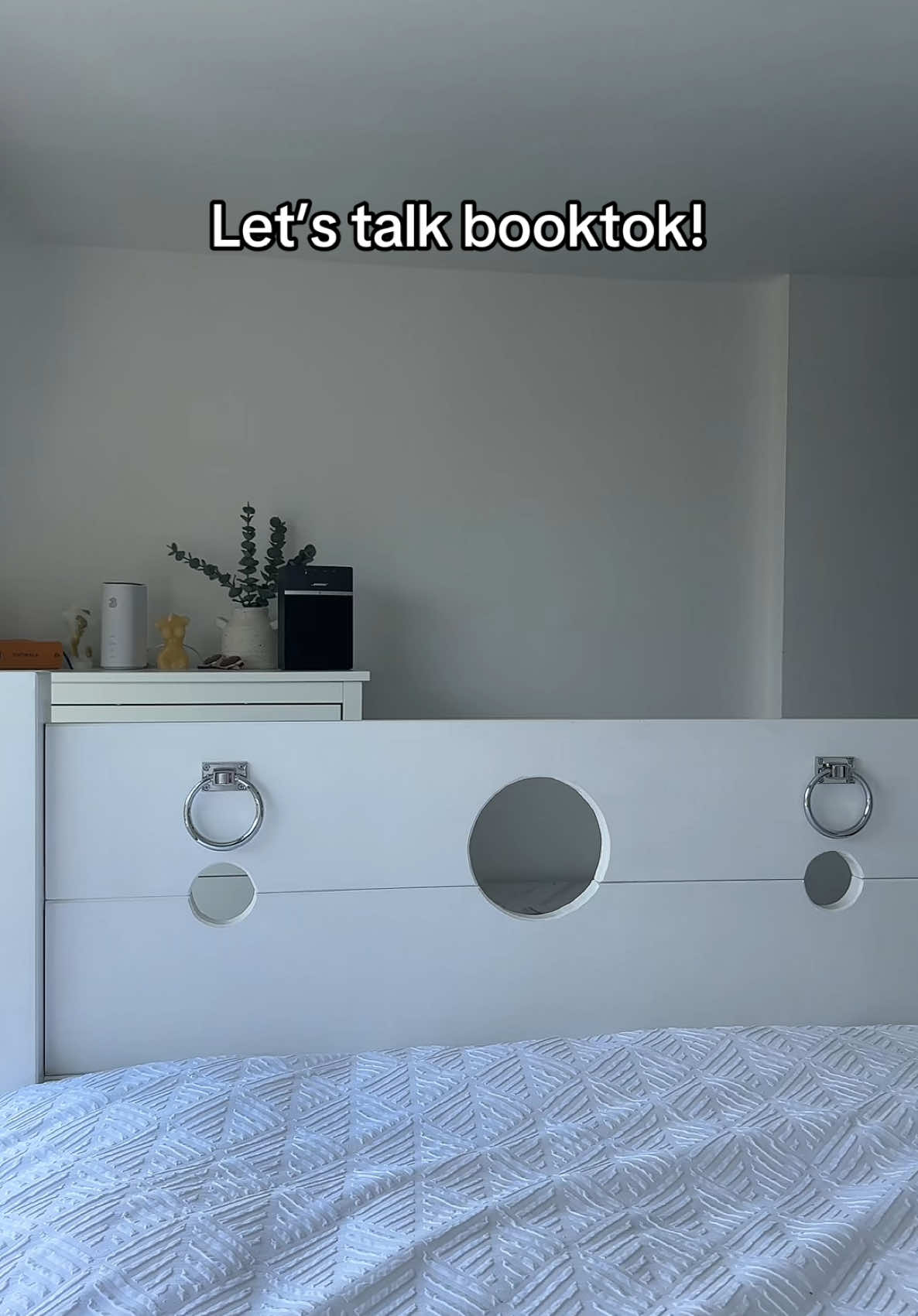 Booktok we see you! 😉  #alteregobeds #bedframe #BookTok #custombed 