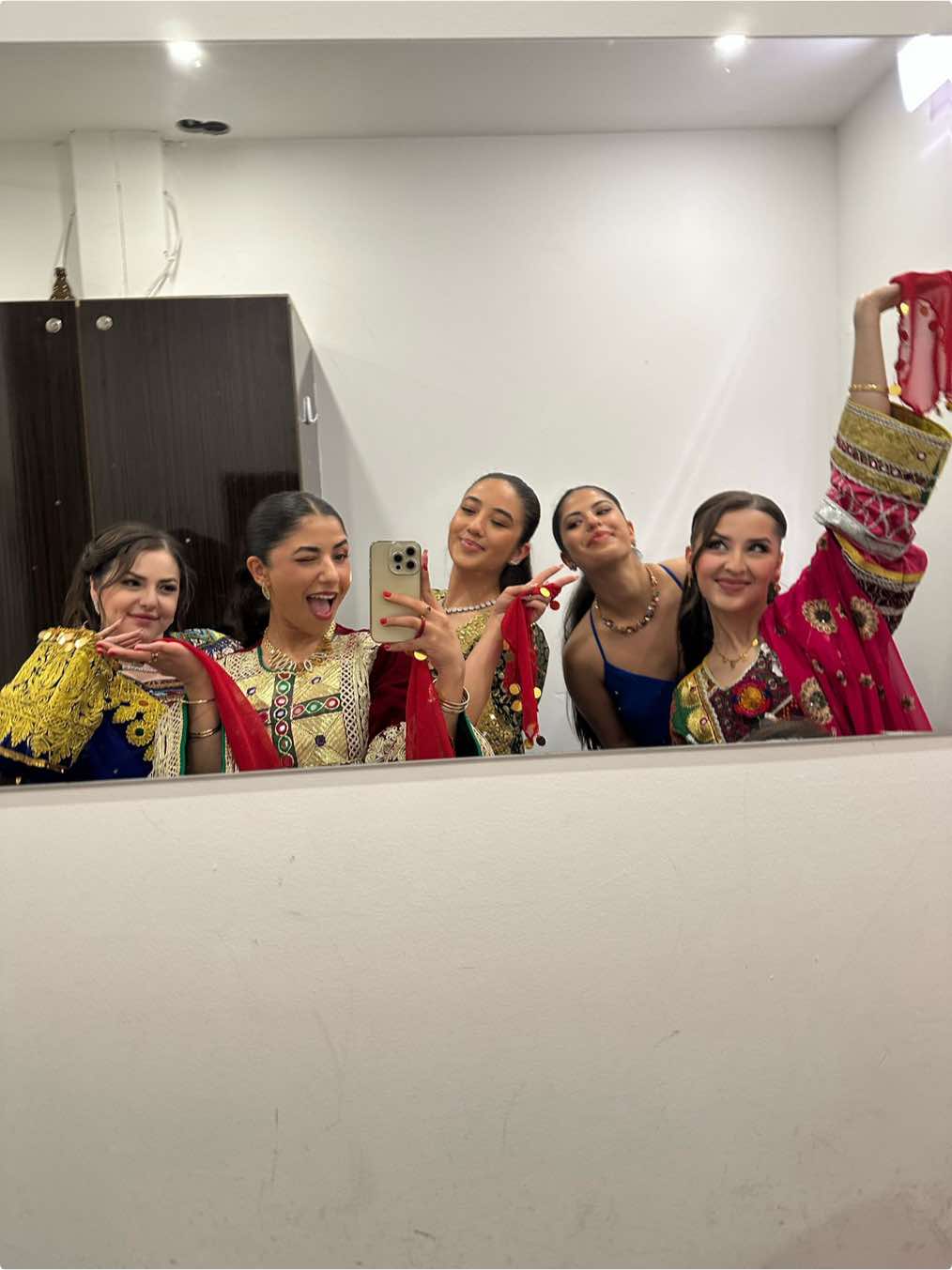 @Bambi @sammah @S #afghandance #afghandress #fy #fyp #foryou #foryoupage 