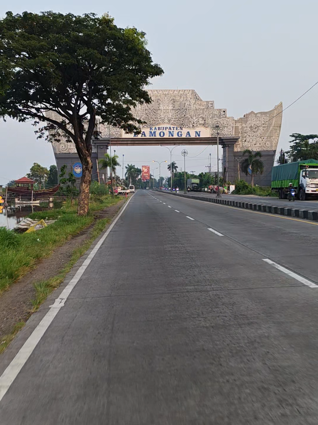 bahan SW mu.. selamat datang Lamongan #mentahan #liburan #fyp #ngetripasik #lamonganmegilan #lamongan #pagihari 