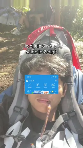 tertawa tapi terluka