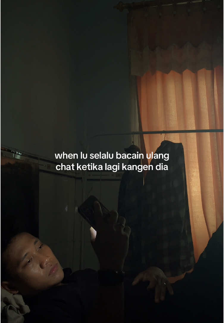 kalo kangen cuma bisa bacain chat ulang kita dulu