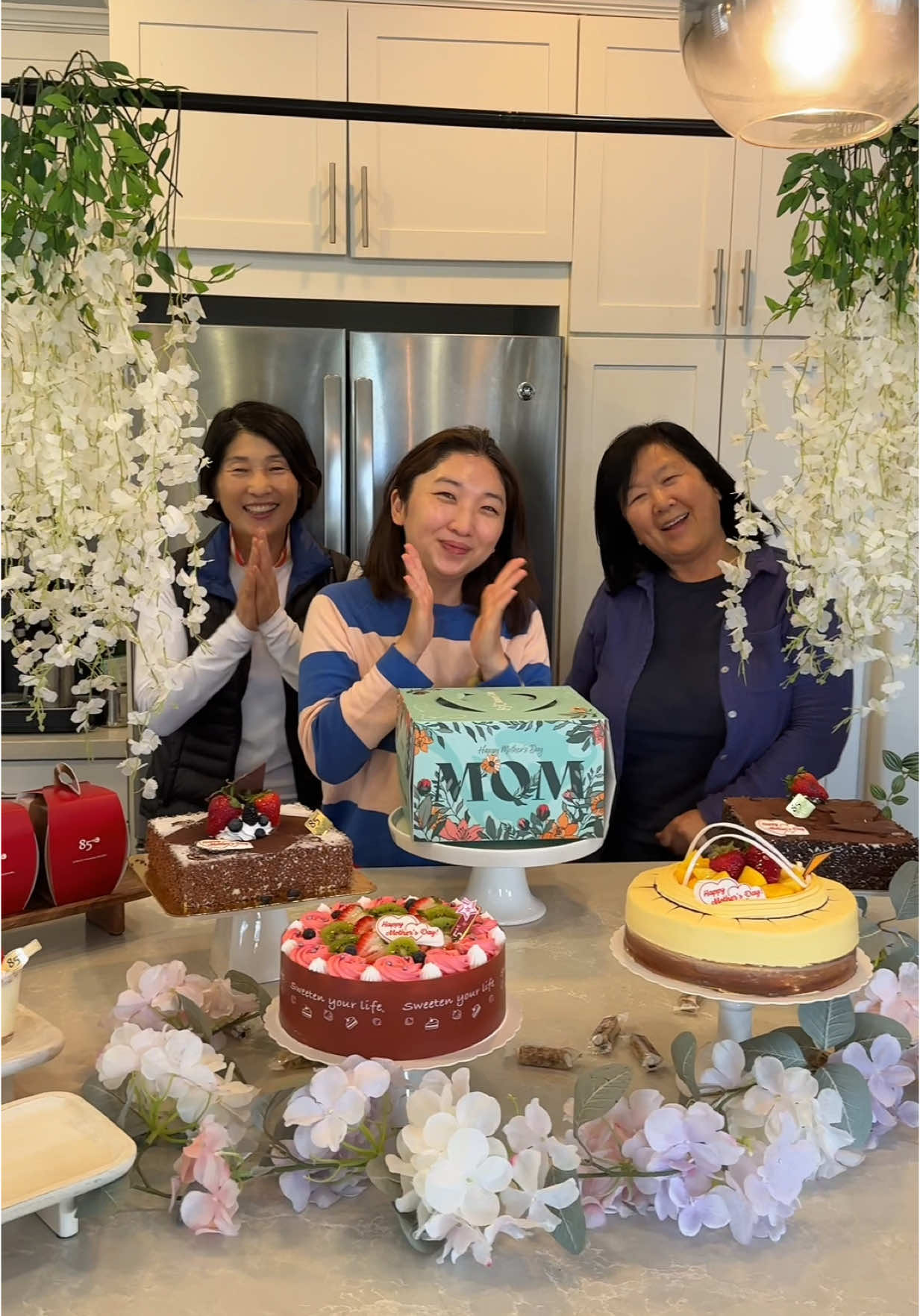 Invited the moms over for their favorite @85°C Bakery Cafe USA desserts and drinks. Always nice to throw a surprise party for the three moms in my life who have been nothing but support and selfless love. Thank you to the moms and 85C Bakery!  85C Bakery is doing 5 different kinds of Mother’s Day cakes which can be pre-ordered before May 7th for 15% off and picked up between May 8th-May 11th.