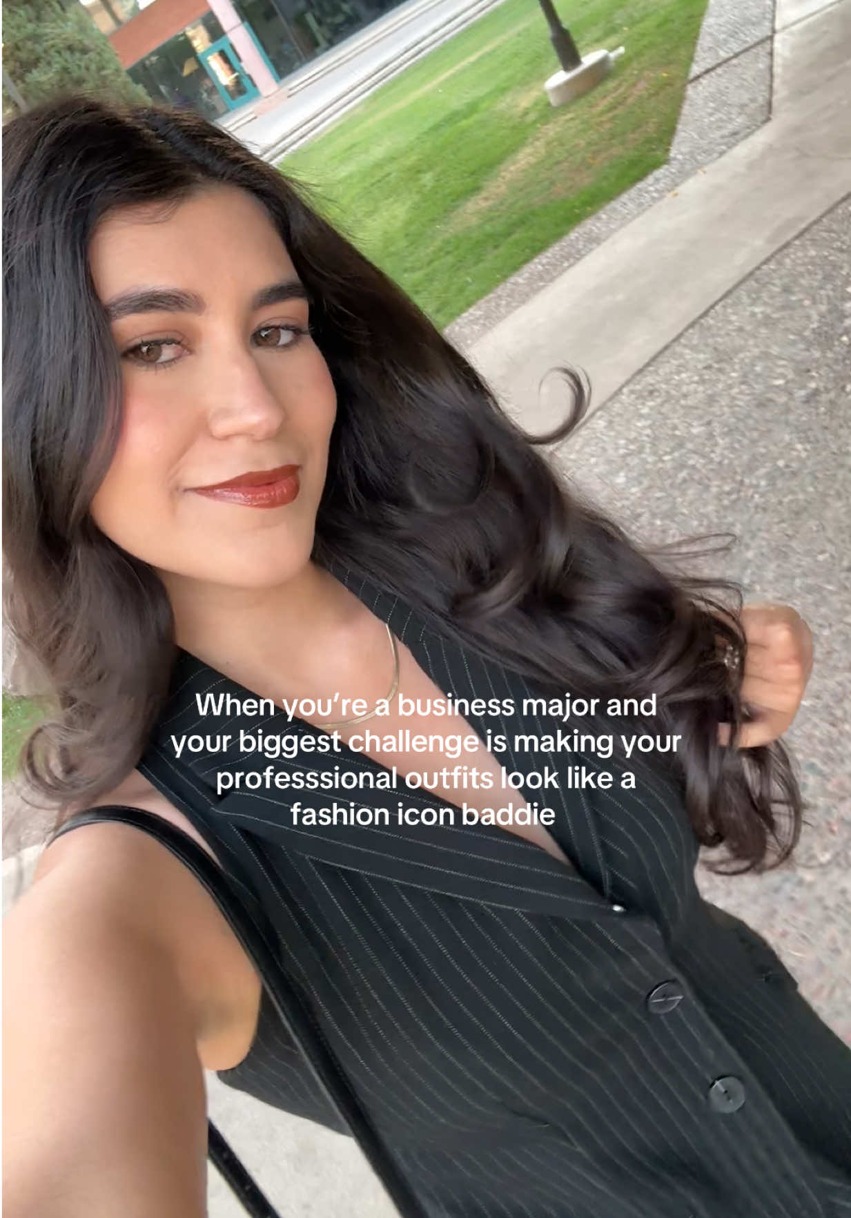 Just because it’s business casual doesn’t mean it can’t be business chic🤌🏻 #OOTD #outfit #fashion #professionalattire #officeootd #businessmajor #businesscasual #fashionicon #officeoutfit 