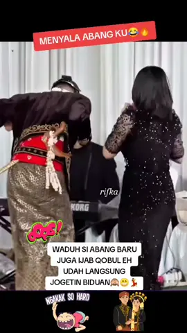 ada2saja kelakuan pengantin pria nih baru juga ijab qobul udah jogetin biduan🤣🤣🤣#bikinbengek