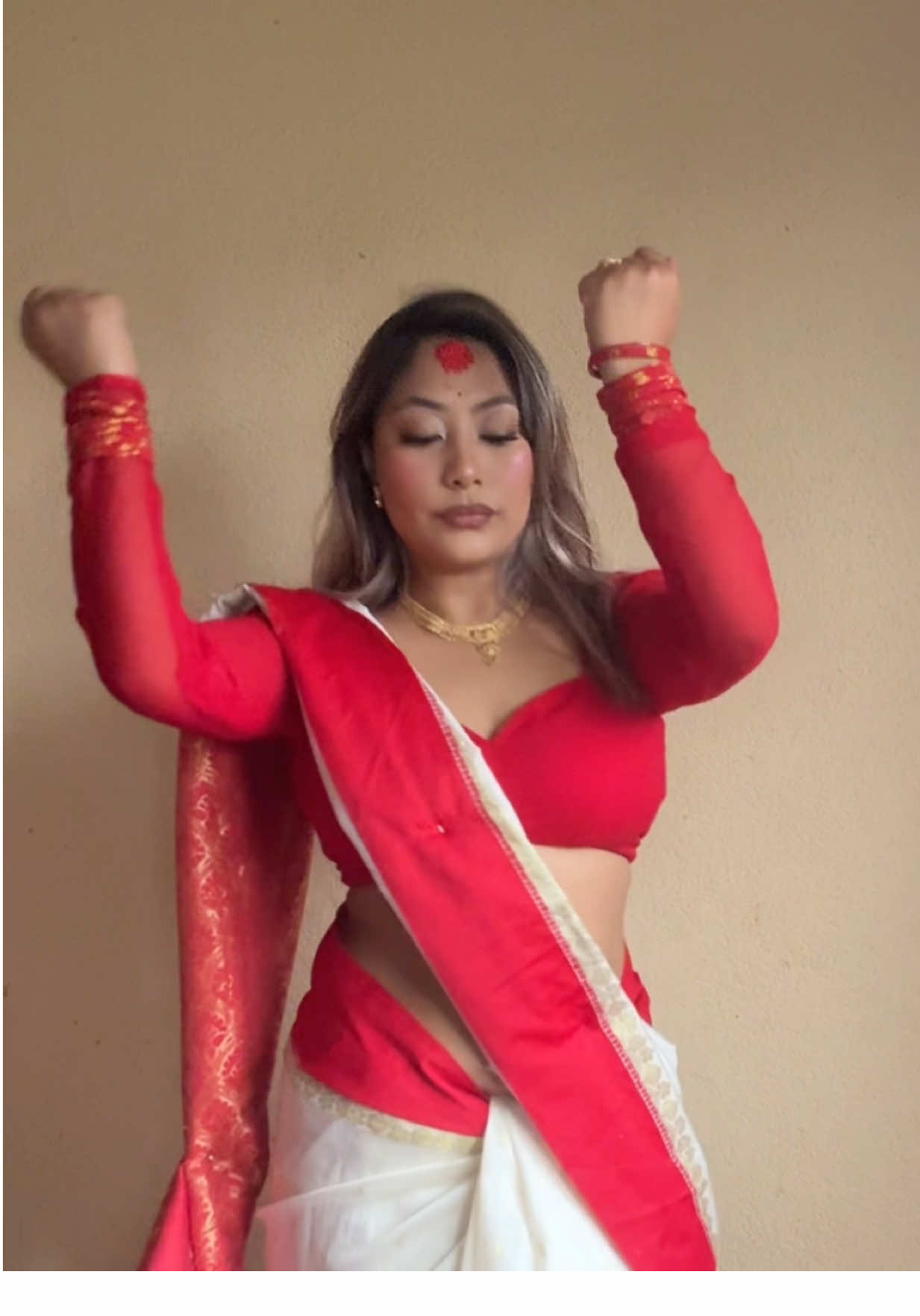 🙂‍↔️ #foryoupage #nepali #asmee #saree #sareelove #dance #trendingvideo #viraltiktok #aunty 