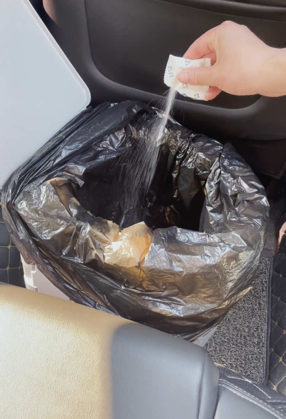 Convenient to poop in your car😏#gadgets #coolstuff #coolgadgets #product #shopping #amazonfinds #favoritefinds #LearnOnTikTok #tiktokmademebuyit #fyp 