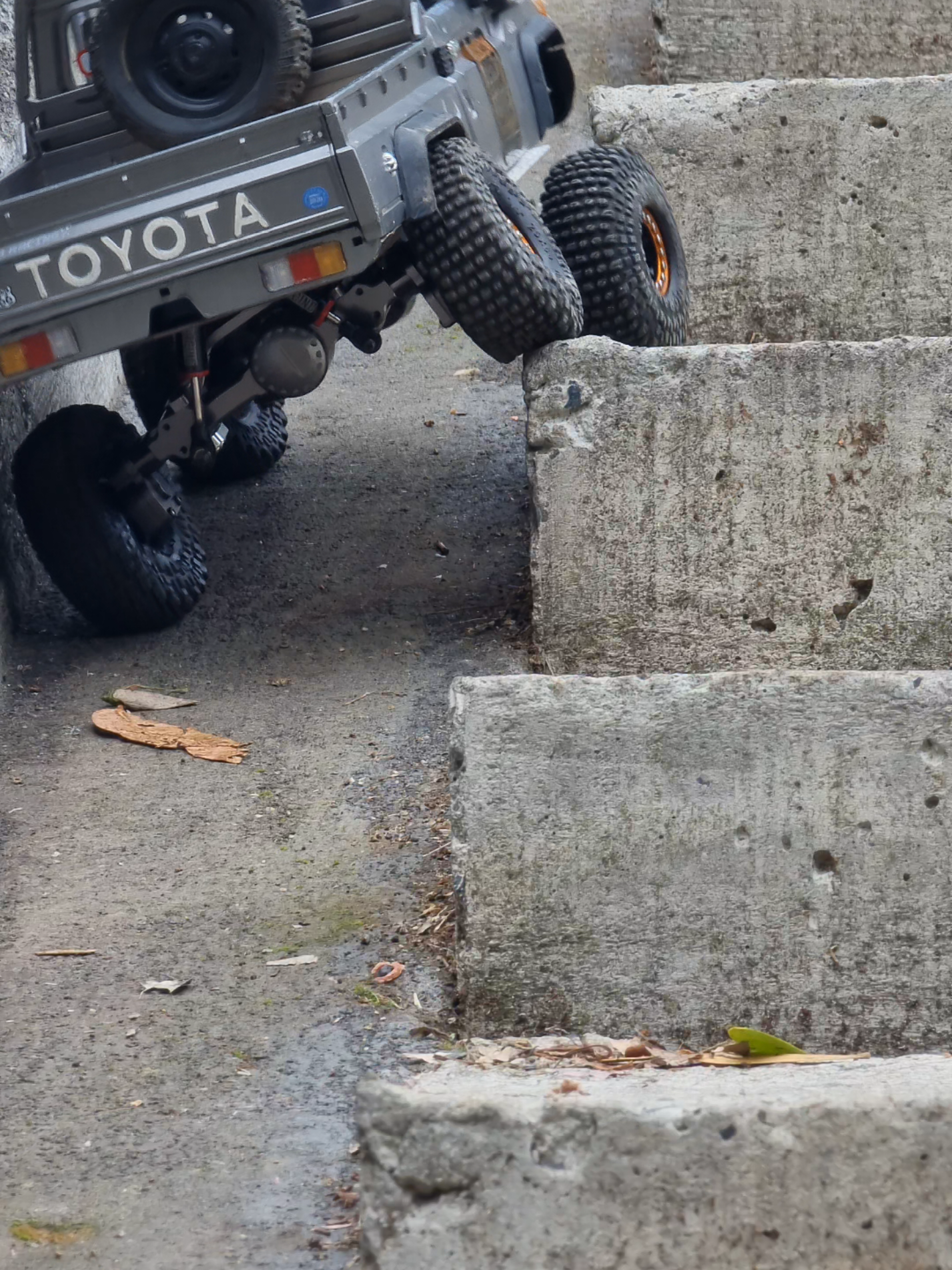 buscando la linea #djcrawler #mn82 #lc79 #crawler #rccrawler #brushless #toyota #injora #rc 