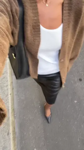 Black white and brown #OOTD #minimalstyle #outfits 