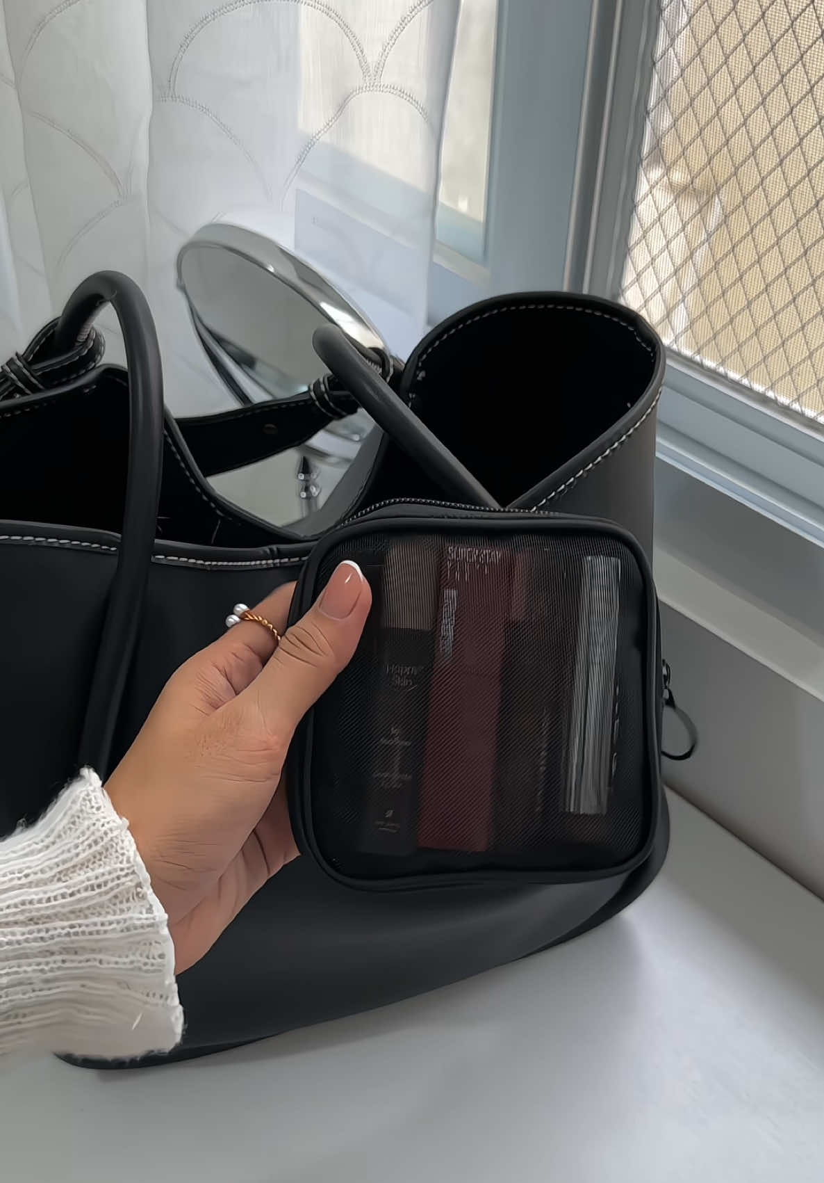 from messy to organized in seconds #makeuppouch #travelpouch #pouch #organizer 