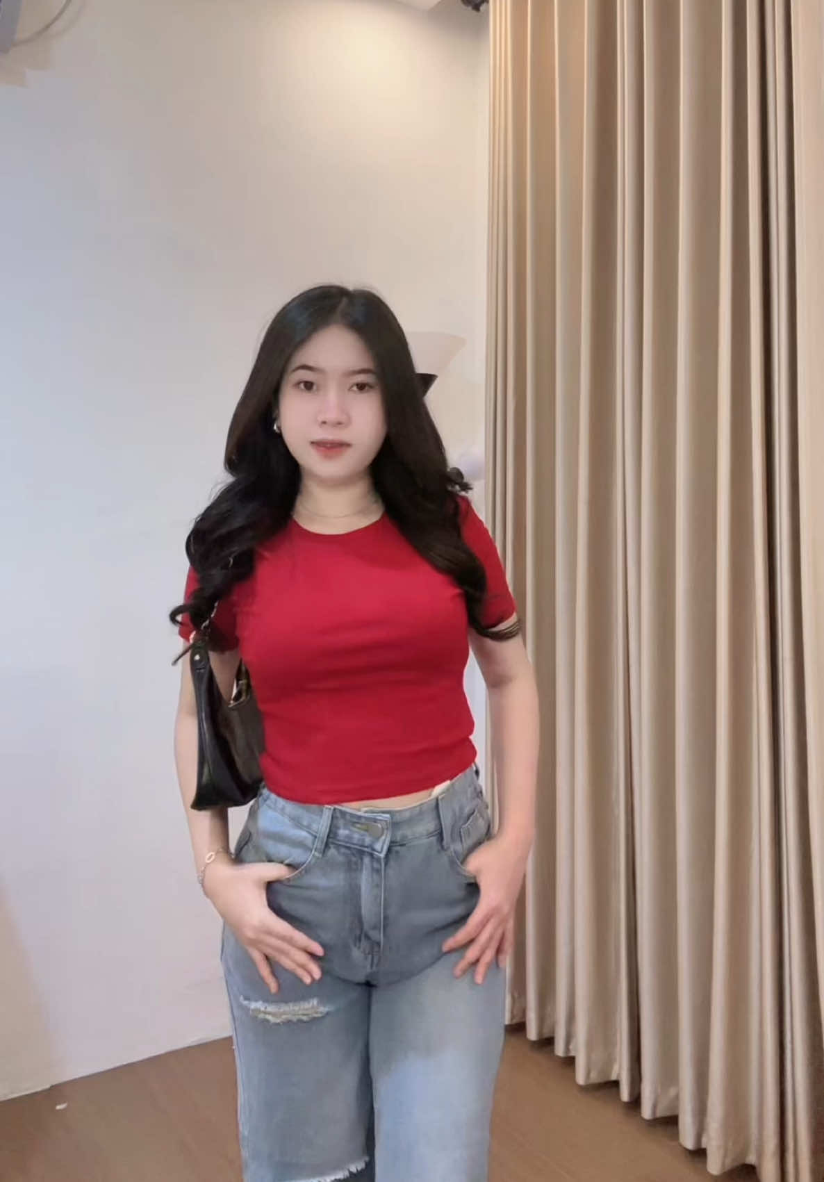 merah merona 💋💄❤️‍🔥 #croptop #outfitideas 
