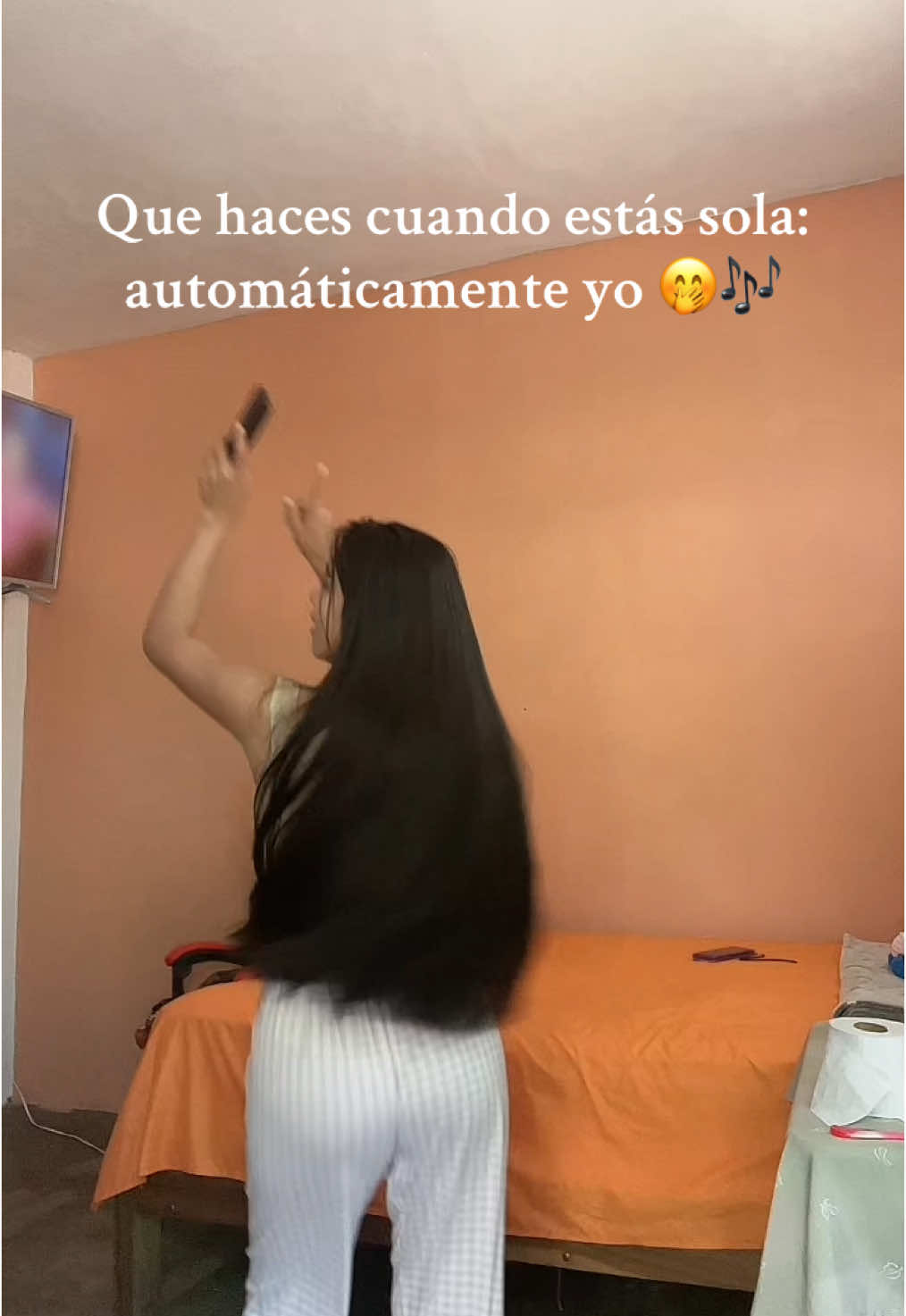 Feliz día del trabajador a todos mis seguidores 🥰🫂 un girasole para cada uno 🌻🤍#flypシ #tropicodecochabamba🇧🇴 #fy #feliz #feliz 