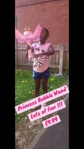 Bubble wand for your little princess. Hours of fun. #bubblegun #bubblewand #princess #bargain #summerfun #gardengames #partygames #fun #girlstoy 