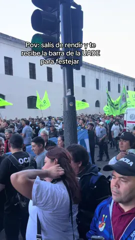 La barra de la UADE haciendo coro para festejar😎                                             #marcha #fyp #facu