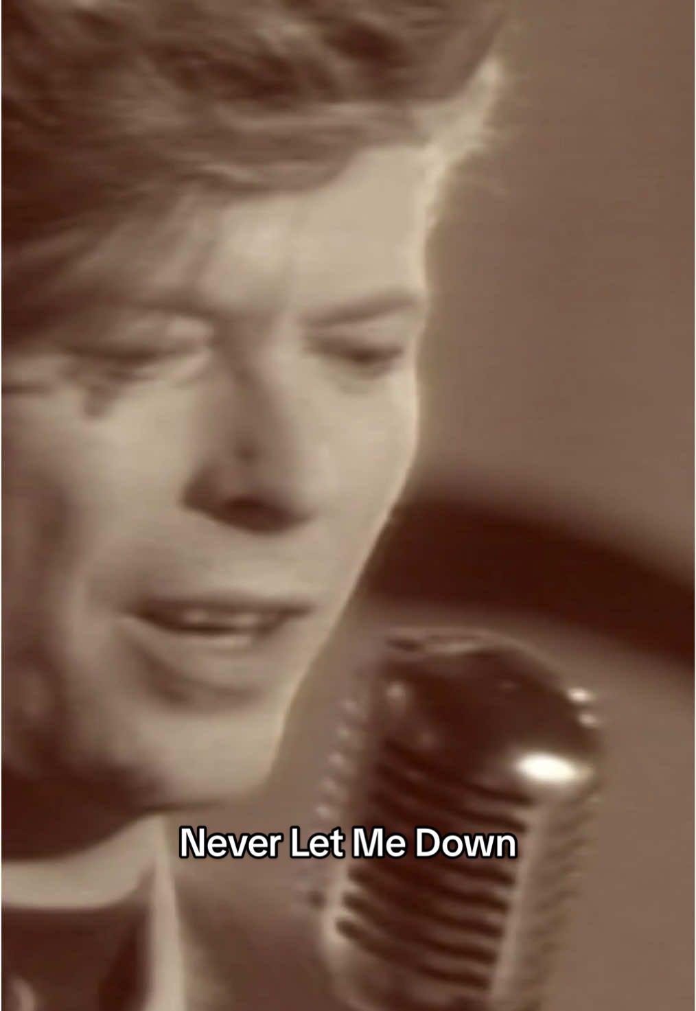 Never Let Me Down, 1987. The third and final single from the album of the same name.  #DavidBowie #Bowie #musicvideo #80smusic 