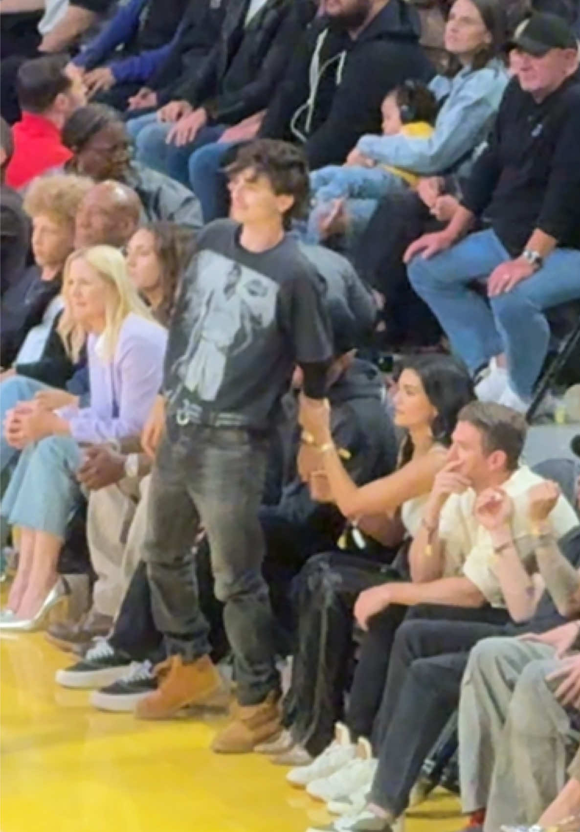 Me watching the game last night 👀@Kylie Jenner @Timothée Chalamet #kylieandtimothee 