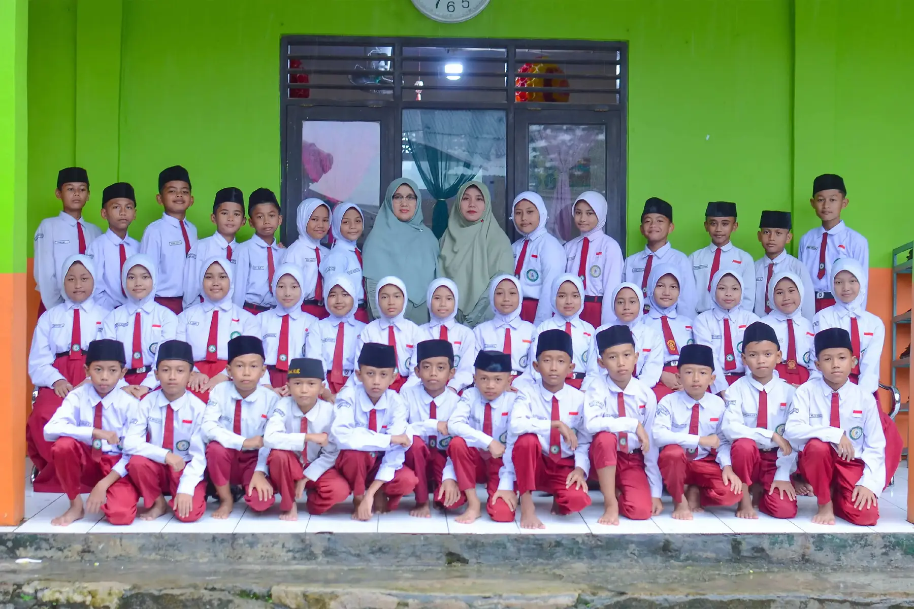 Jangan takut bermimpi, teruslah belajar, dan jadilah anak yang hebat di masa depan #fypage #fyp #fypシ゚ #sditalmunawwar #fypシ゚viral #fypgakni #kelulusansd #kelulusan2025 #bogor 