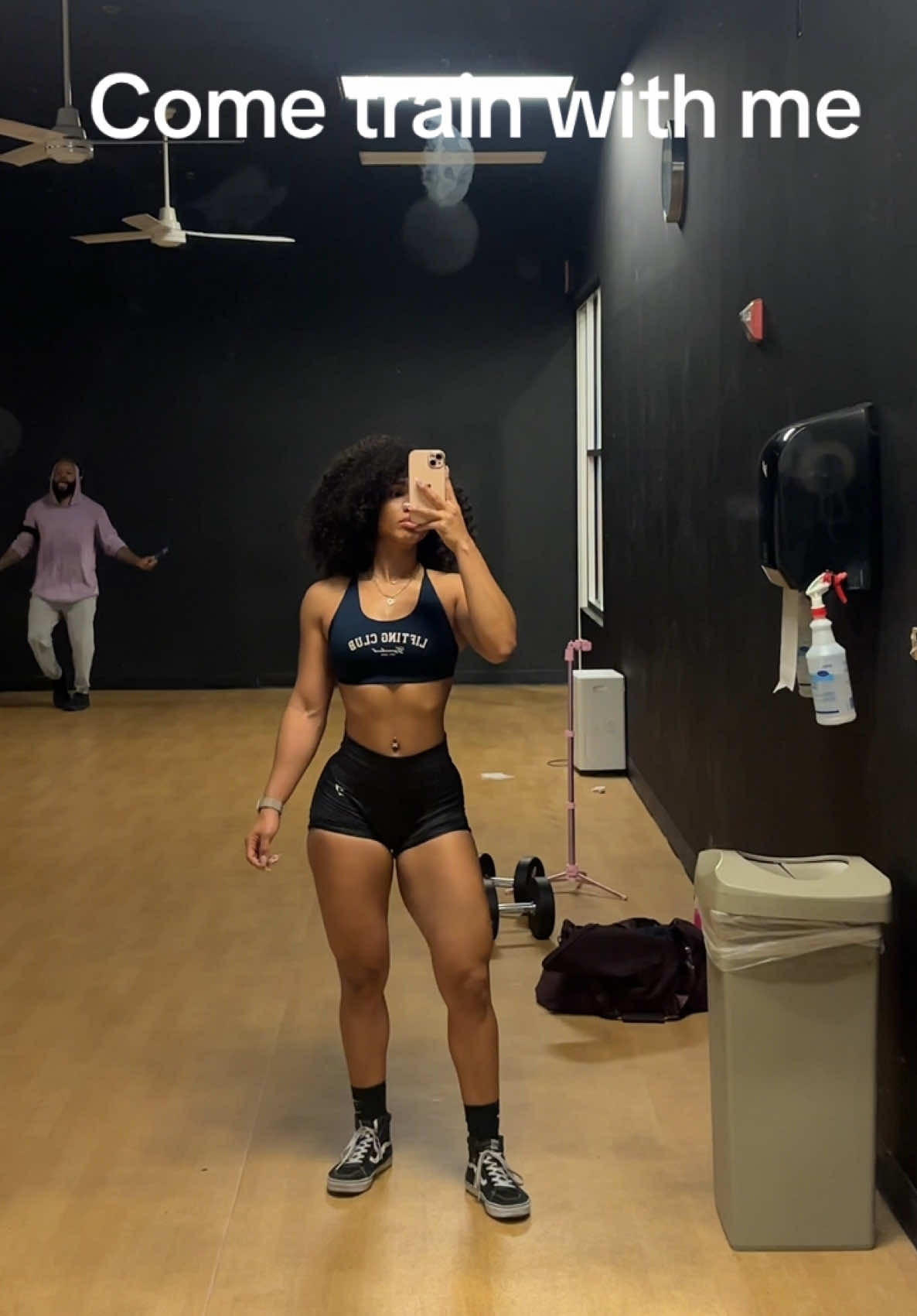 Legs, calf’s and core done ✅ I did also do more exercises that I didn’t film like calf raises, leg extensions, hip adductor and single leg press. 