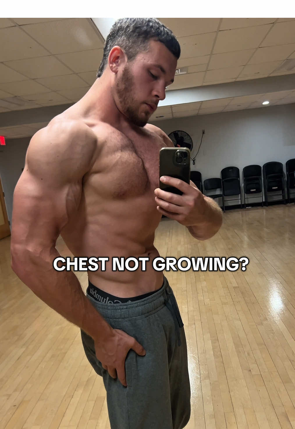 Grow your chest for summer with this workout  #chestworkout #gymrat #bodybuilding #fitnesstips #workout #fyp #foryoupage 