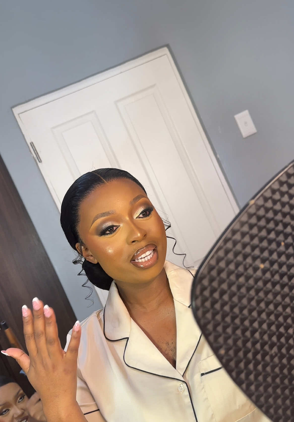 Klerksdorp booking ( I am a traveling makeup artist based in Kroonstad) Bridal installation and makeup🥹🥹❤️❤️
