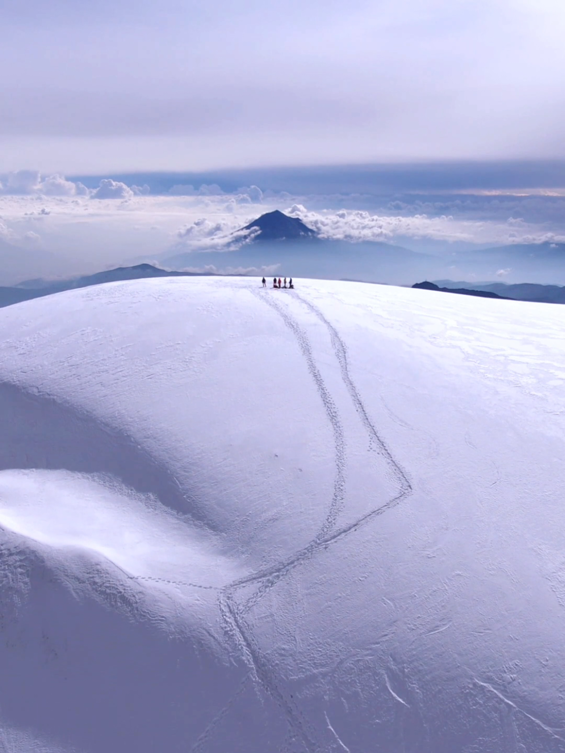 Chimborazo 6268mt. #Viral #sunrise #conoceecuador #drone #viral #above #Hiking #dji #chimborazo #volcano #travel #life @DJI Official 