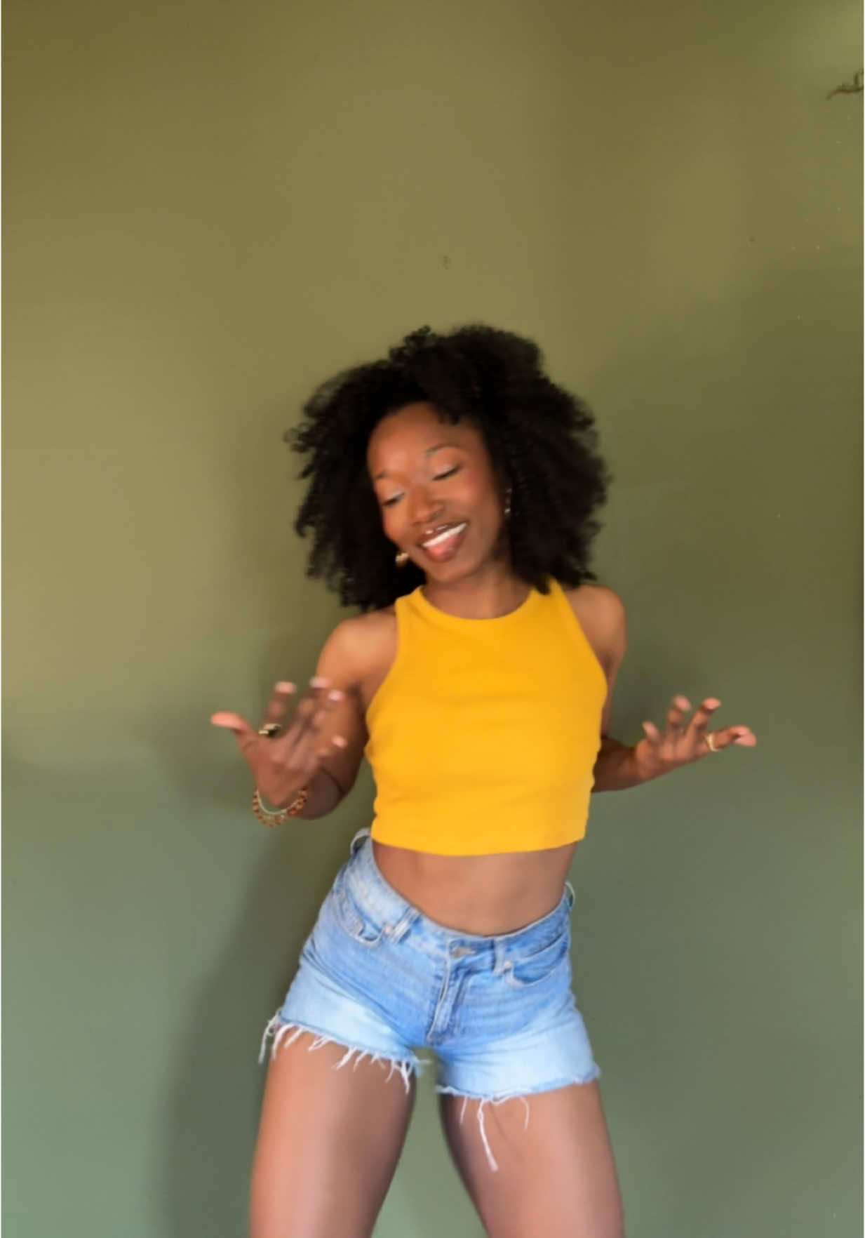 I had to film this for something but I look good so yall can see it too lol millennials never left the chat babyyyy✨ #rockyohips 