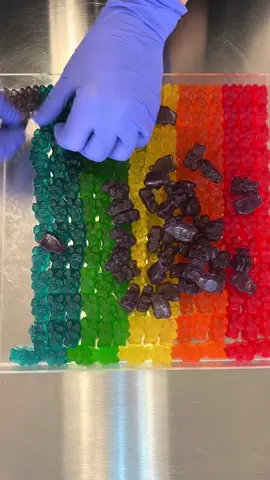 Our OG candy box style —the one that started it all! 🍭🍬 Packed with fresh, juicy gummies and perfect for gifting, celebrating, or just treating yourself. On SALE today!! Don’t miss the sweet deal! 🍬🍒👑 #rubybond #candy #rainbowcandybox #sweetsale #luxurycandy #gummycandy #gummybear #bts #rainbowaesthetic 