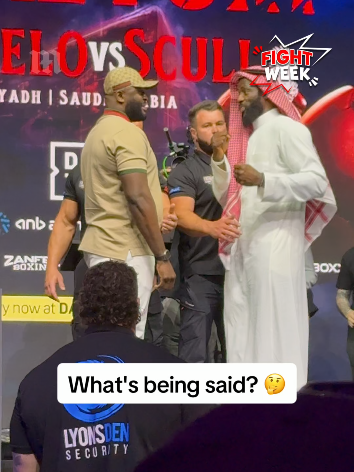 Martin Bakole & Efe Ajagba are involved in a bizarre face-off ahead of fight night 🤔 🥊 #boxing #martinbakole #bakole #fightweek #ajagba