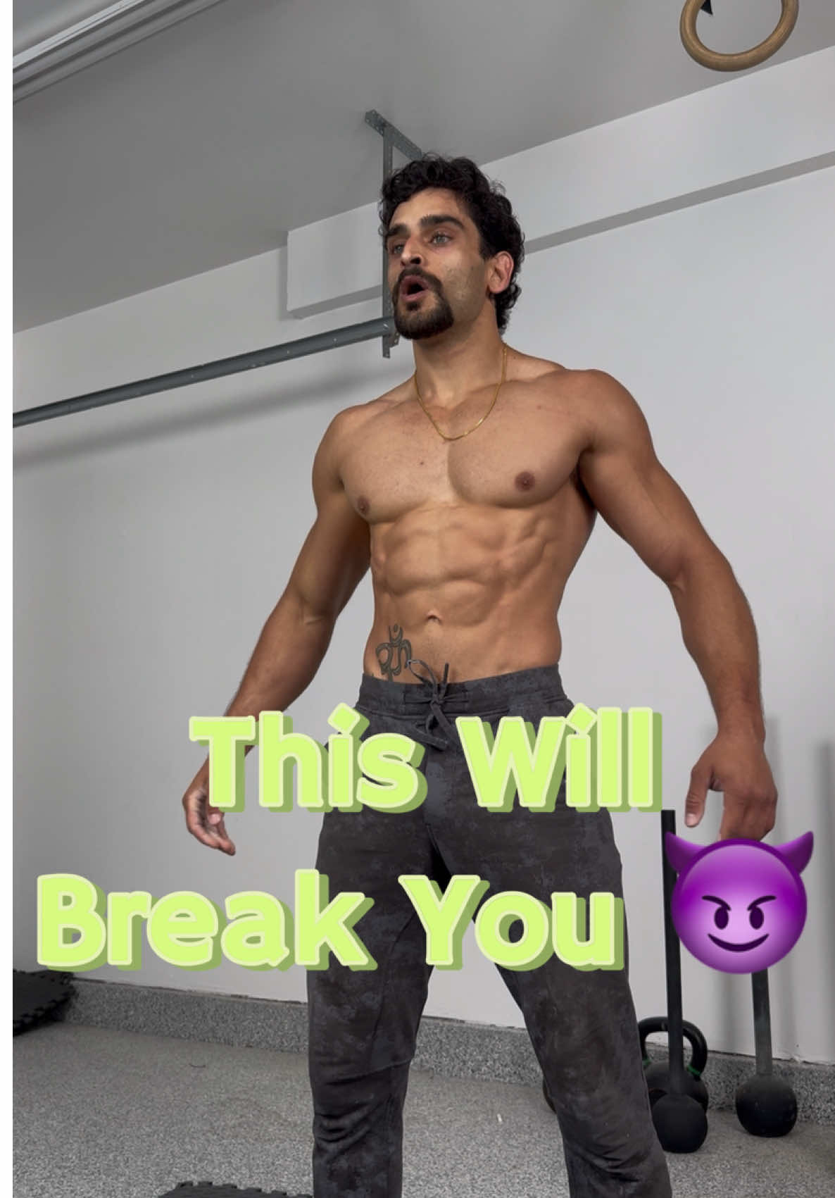 🔥 Kettlebell Challenge 🔥 Snatch to Lunge Complex 28kg used here 💪 Here’s the flow: 🌀 10 snatches each arm 🦵 10 lunges each arm 🌀 That’s 20 snatches + 20 lunges = 1 round 💥 Try to complete 6 total rounds ⏰ Goal: Finish in under 30 minutes 💣 No setting the bell down mid-round ✅ Full-body strength ✅ Cardio + core ✅ Serious mental grit Start with 12–16kg if you’re new to this movement. Progress by shortening rest, increasing rounds, or going heavier. This will humble even the strongest lifters — guaranteed. 👇 How much weight will you use for this? #homeworkout #kettlebell #kettlebellworkout #workoutroutine #fitnessmotivation #functionalfitness #mobility #coreworkout