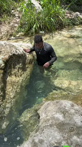 Pasando El túnel de los indios 😅 Charco de los Indios Paraiso, Barahona 🇩🇴😎 Créditos 📸🎥 @explorando_condeoleo @fadelatours