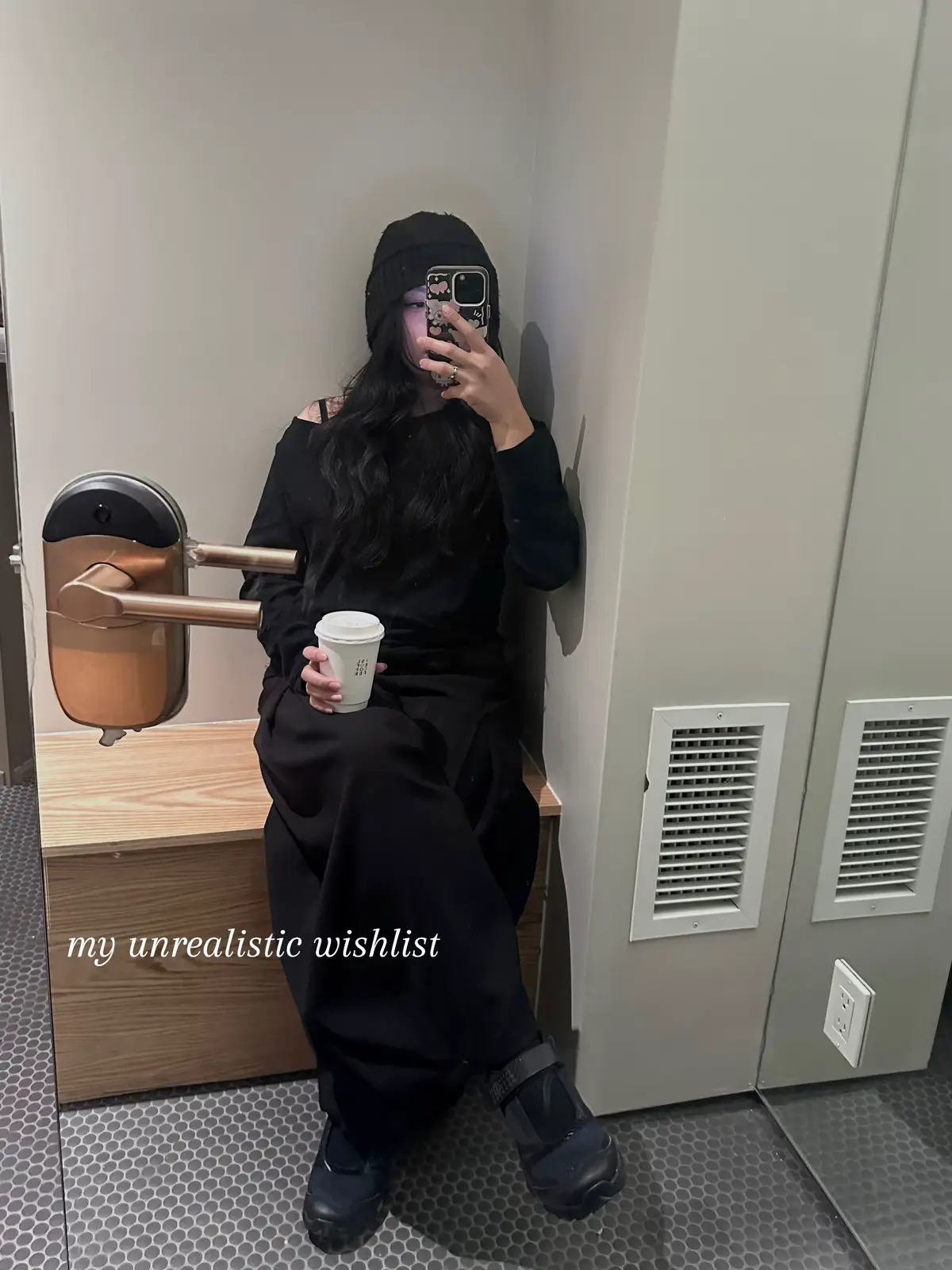 #fashioninspo #allblackoutfit #maisonmargiea #mume #ceciliebahnsen #balenciaga #nikeairrift #osoi #bag #wishlist #professore @MUMEムメ @VIRGINIA EVANGELISTA @OSOI 